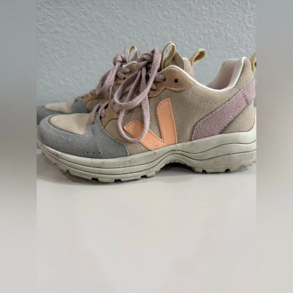 Veja Women's Sneakers in Cream and Pink - Picture 5 of 9